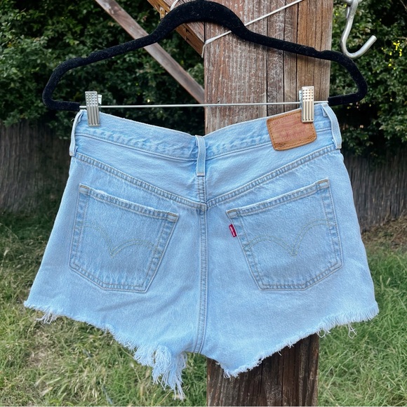 Levis 501 Short - Picture 3 of 4